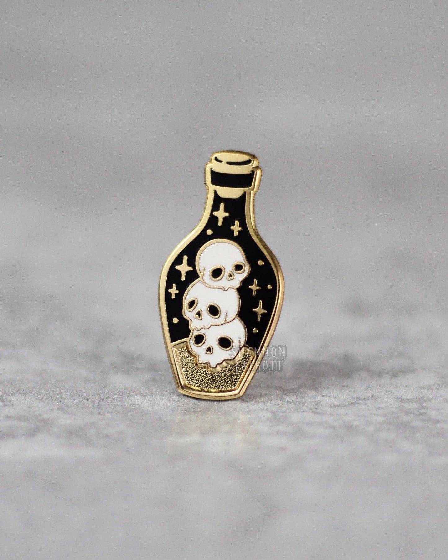 Dark Potion Skull Gothic Spooky Occult Enamel Pin - Gold