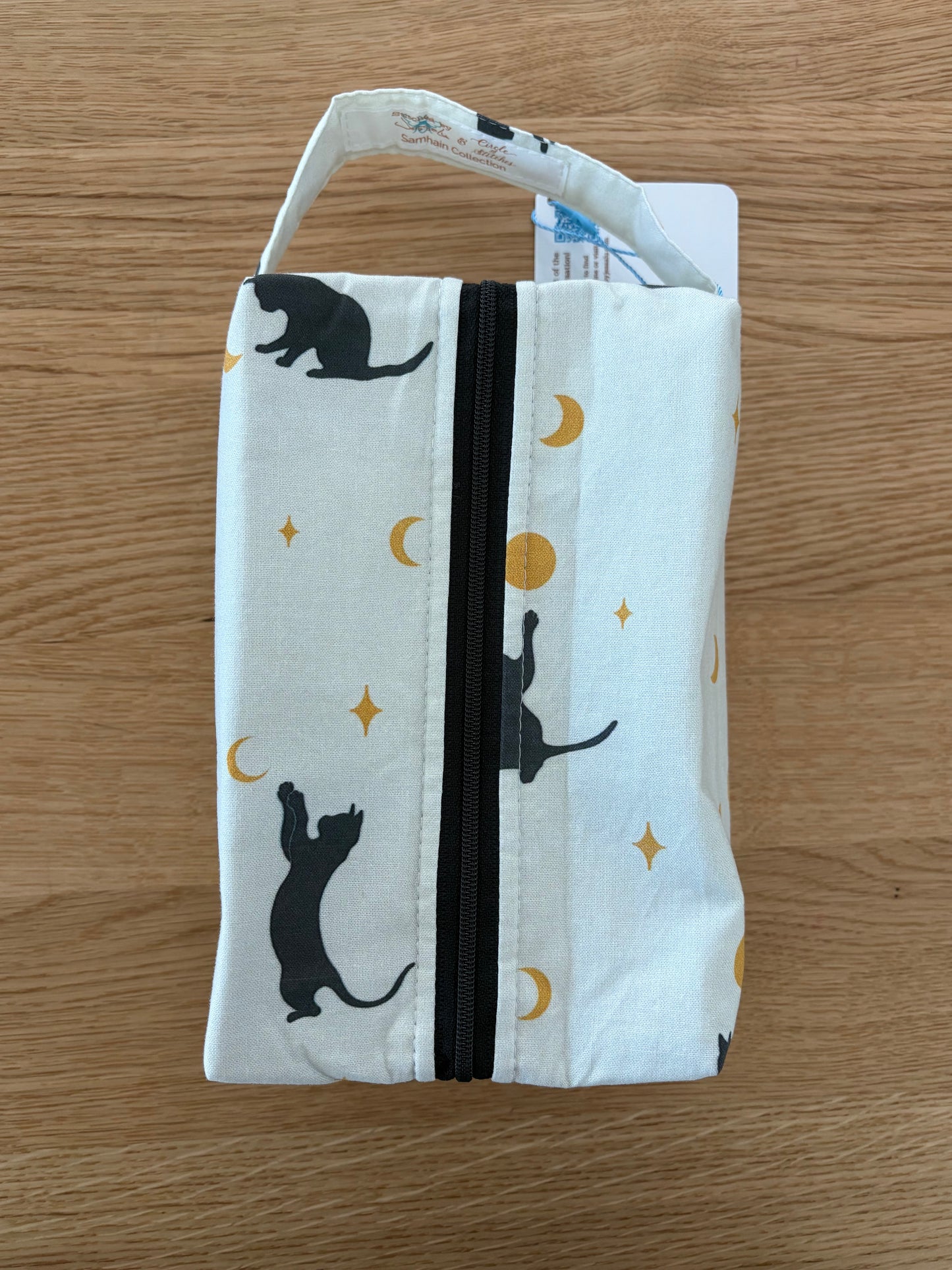 Exclusive Cats Chasing Moons Project Bags by JessaLu