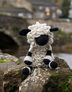Lisa the Valais Blacknose Sheep Crochet Kit
