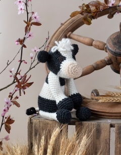 Sarah the Friesian Cow Crochet Kit