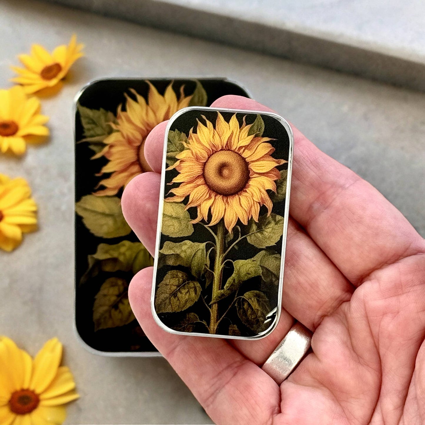 Beautiful Sunflower Notions tin: Large