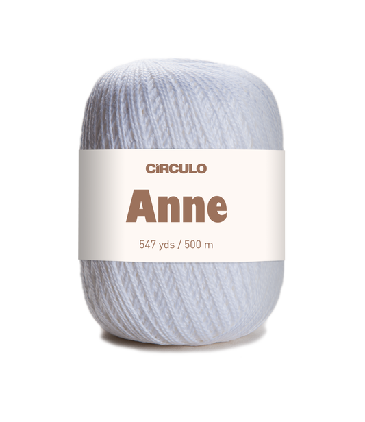 Ball of white yarn with a 'Circulo Anne'