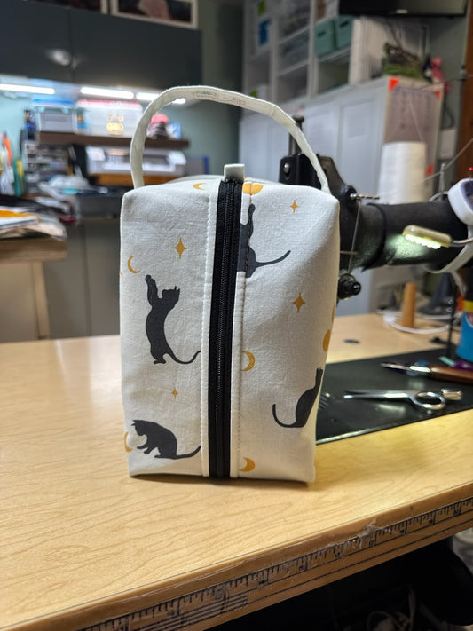 Exclusive Cats Chasing Moons Project Bags by JessaLu