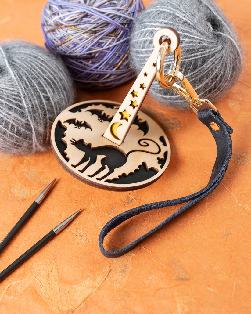 Something Familiar - Mini Yarn Minder by Lemonwood