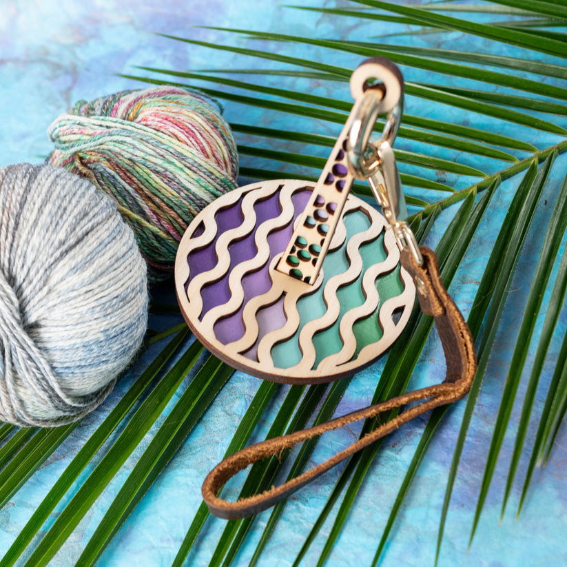 Funky Wave - Mini Yarn Minder by Lemonwood