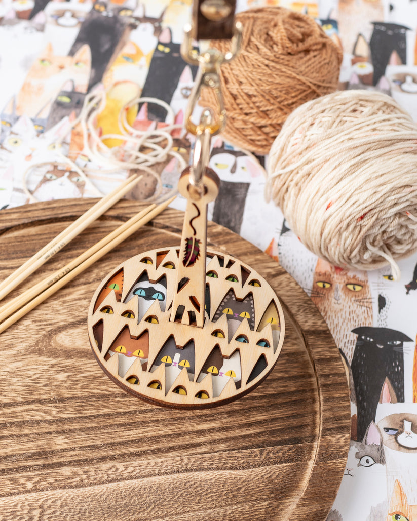 Meowsome - Mini Yarn Minder by Lemonwood