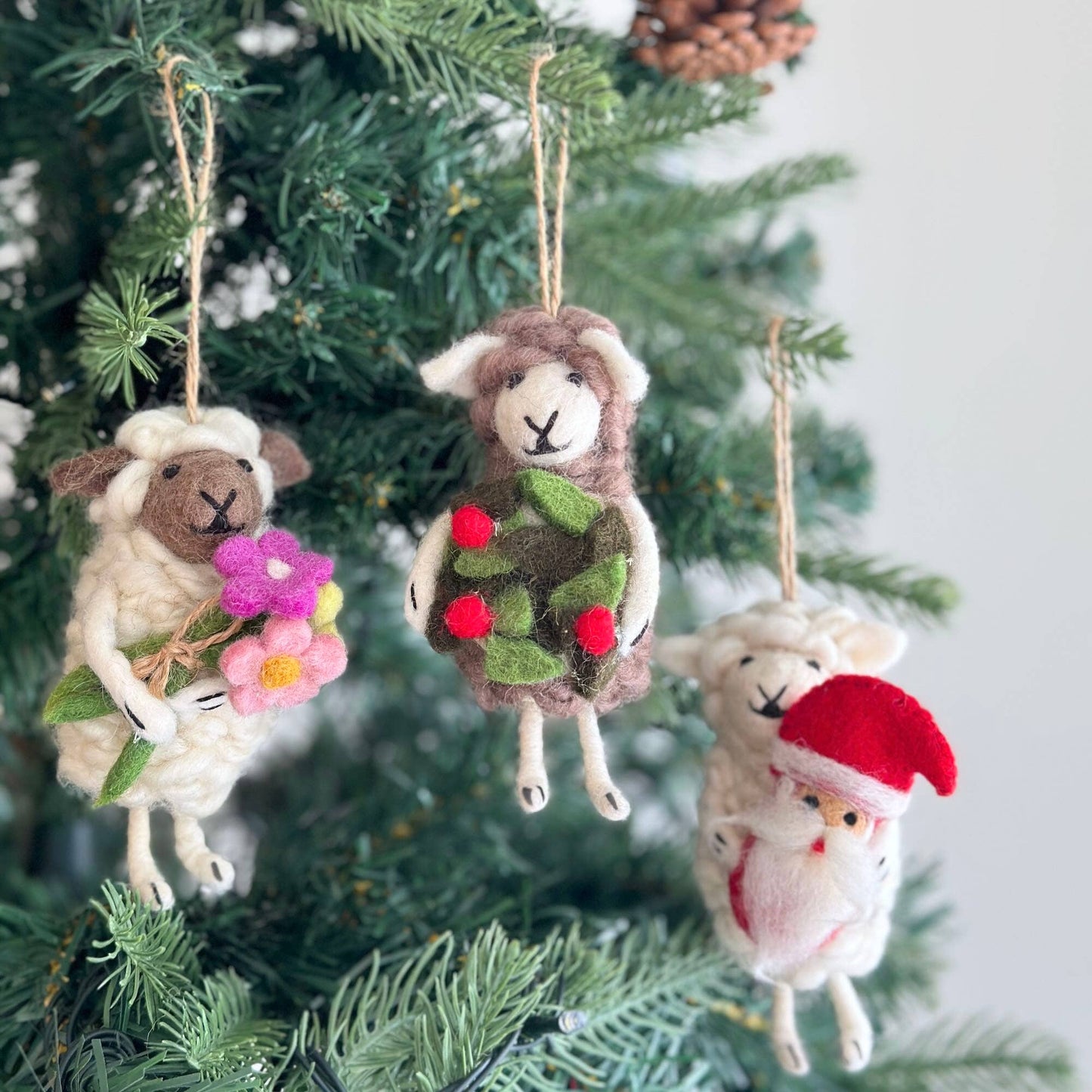 Sheep Holding Santa Ornament: Holding Flower