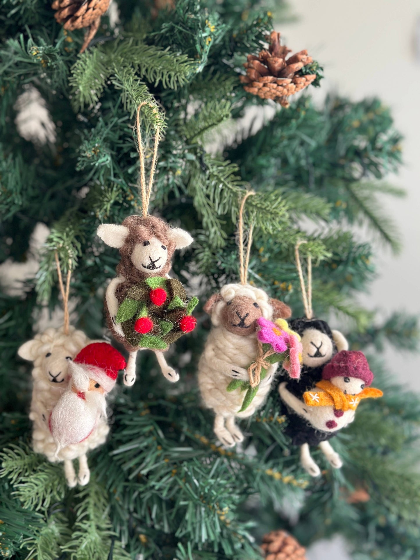 Sheep Holding Santa Ornament: Holding Flower