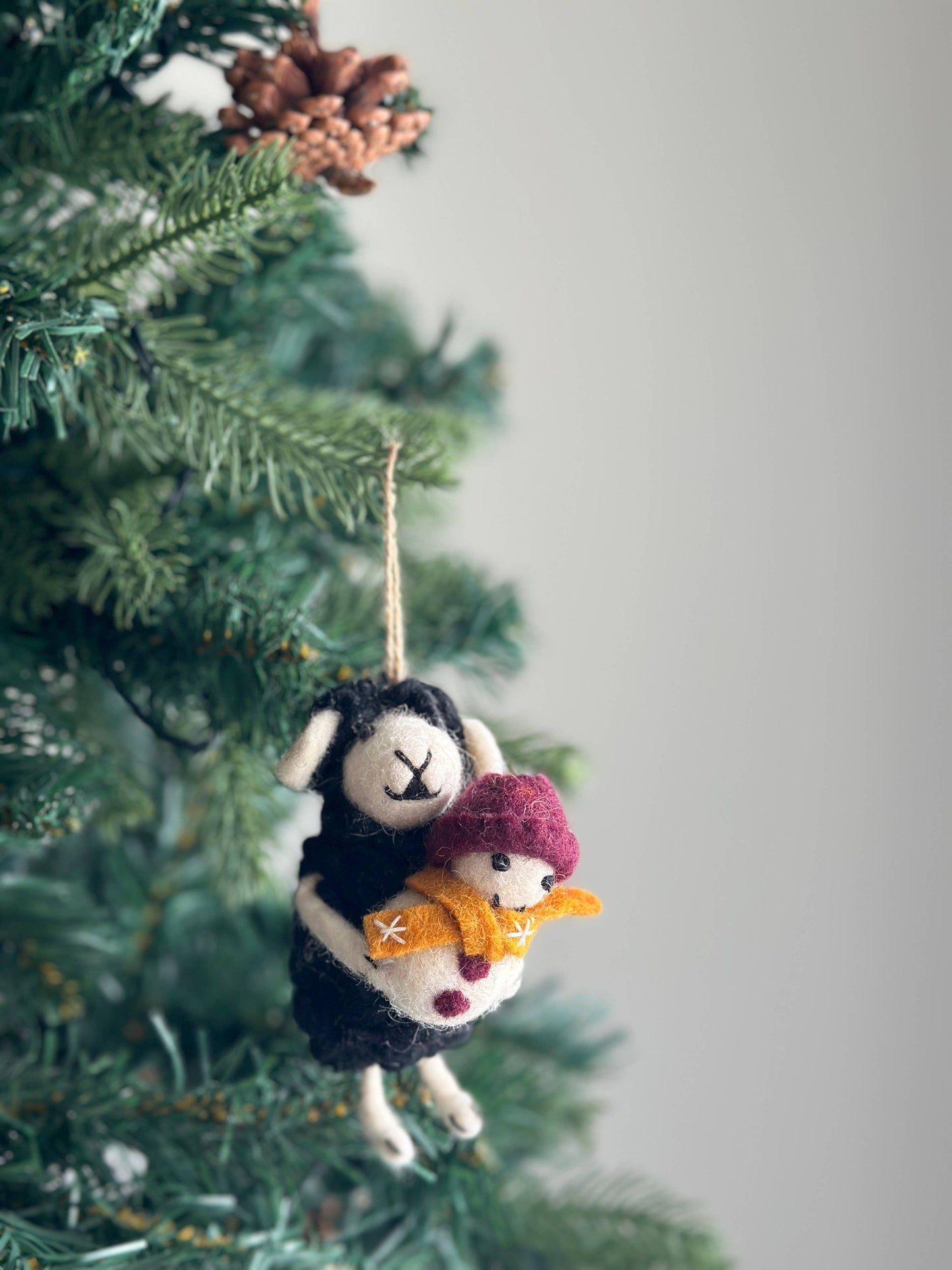 Sheep Holding Santa Ornament: Holding Flower