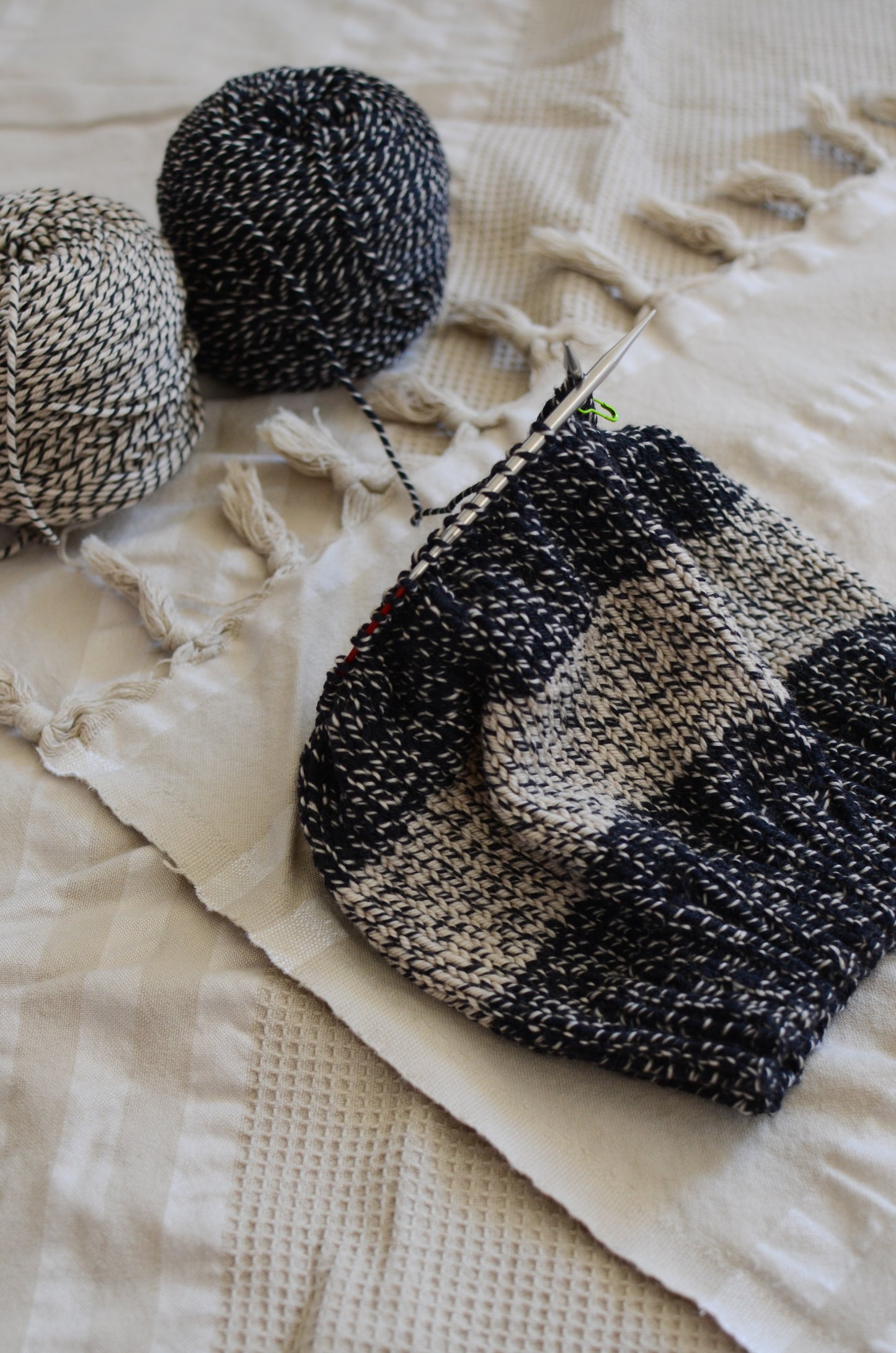 Eclipse Hat - Free Knitting Pattern Digital Download